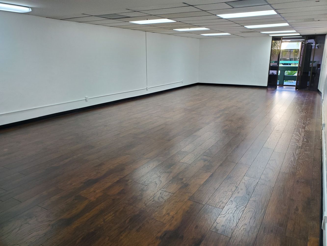 EXTRA LARGE, PRIVATE SUITE. OPEN SPACE, SEVERAL USES.